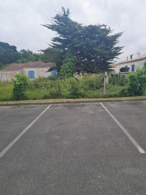 Property grounds - Single-story home in a gated community with a pool and private parking space (Dolus-d'Oléron)
