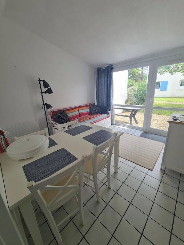 Interior - Single-story home in a gated community with a pool and private parking space (Dolus-d'Oléron)