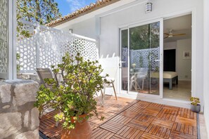 Terrace/patio - New boutique studio with kitchen, bathroom, and patio (Las Lagunas de Mijas)