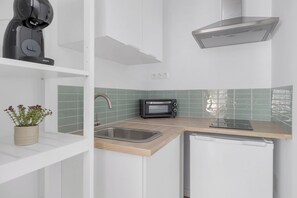 Private kitchen - New boutique studio with kitchen, bathroom, and patio (Las Lagunas de Mijas)