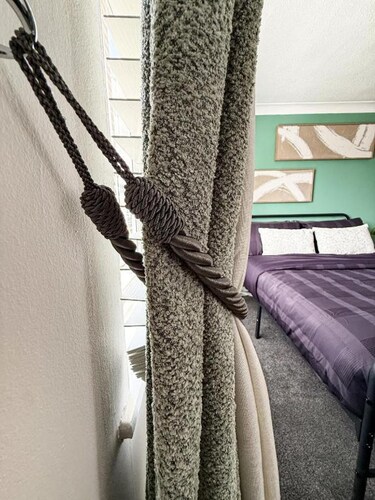 1 Bed - Sleeps 4 - Wifi & Free Parking