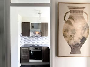 Interior - 1 bed - Sleeps 4 - Free Parking & Wifi (Redhill)