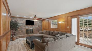 Rumah, 4 kamar tidur | Area keluarga | Smart TV dan layanan streaming