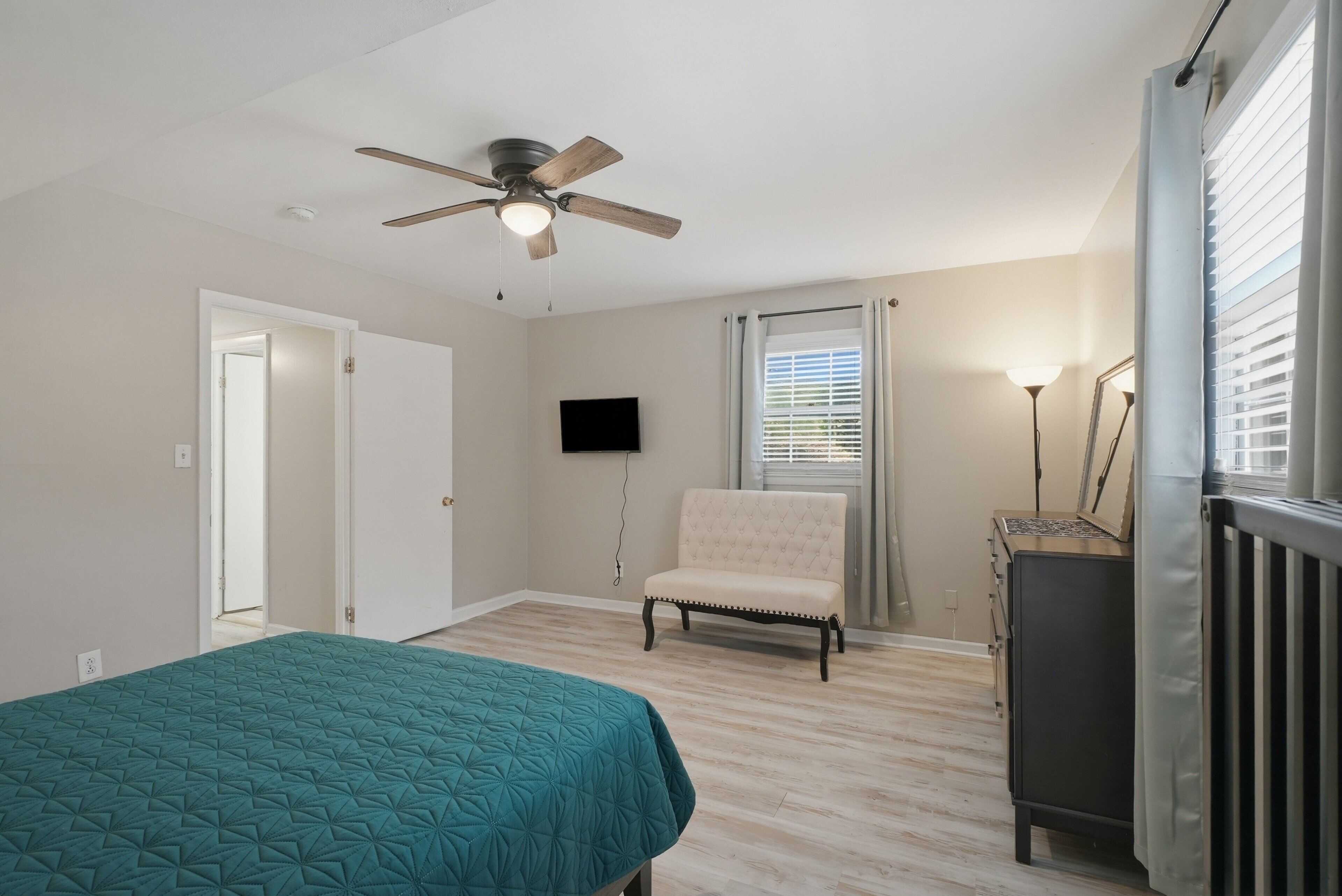 House, 4 Bedrooms | 4 bedrooms, laptop workspace, iron/ironing board, WiFi