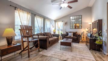 House, 3 Bedrooms | Living area | Smart TV