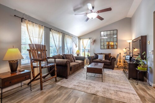 Easy Stay 3 Bedroom Home