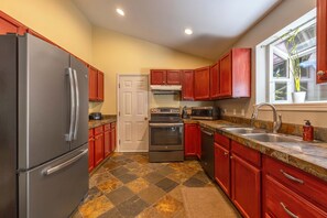 A kitchen with a refrigerator, oven, microwave, and sink. - Easy Stay 3 Bedroom Home (Hood River)