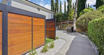 Private Santa Clarita Retreat w/ Patio Slps 8