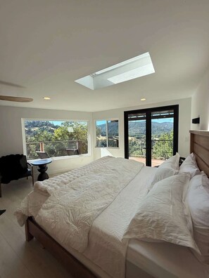 6 bedrooms, WiFi, bed sheets