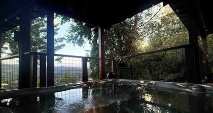 Cliff House- Avenue of the Giants- 6BD/4BA, Fire Pit, 2000 SF Deck with Views!