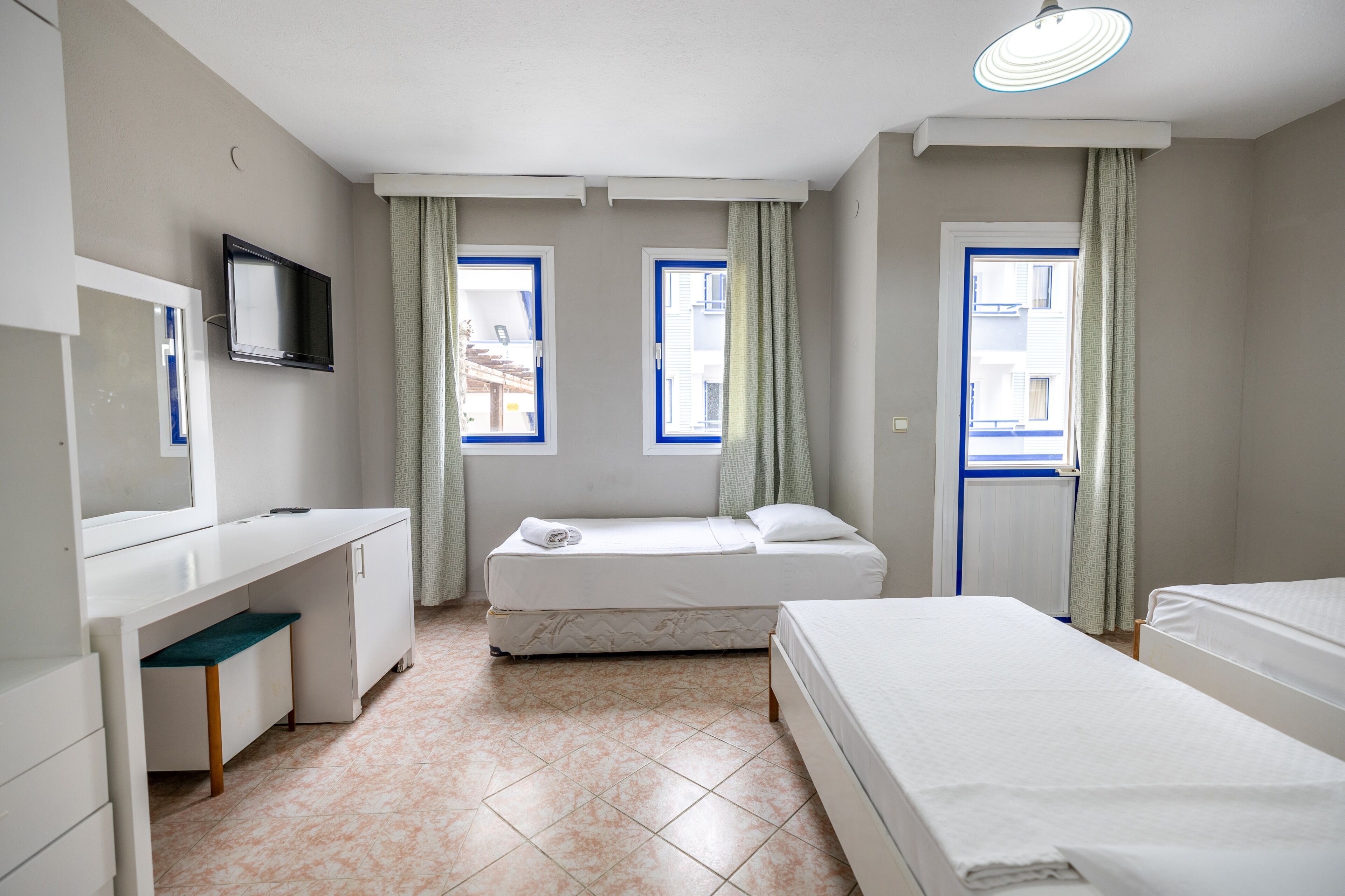 Superior Room, Balcony, City View | Soundproofing, bed sheets