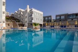 Seasonal outdoor pool - Sunpoint Hotel Bodrum (Bodrum)