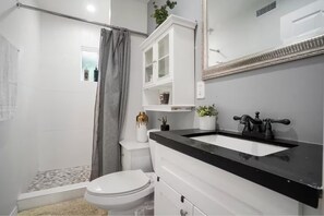 Bathroom - Private Cozy Guest House w/ Parking Slps 4 (Santa Clarita)