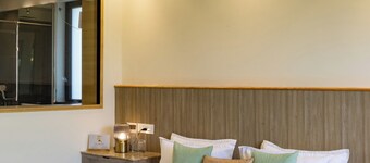 ELIVAAS Aranya Library Villas With Pool