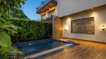 Deluxe Villa | Pool | Outdoor pool