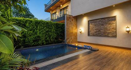 ELIVAAS Aranya Library Villas With Pool