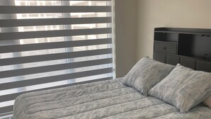A bedroom with a bed, a nightstand, and a window with blinds. - 🛏️ Modern Private Room with Ensuite – 2 Min Walk to Vaughan Mills! (Vaughan)