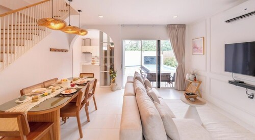 Minimalist Mountain View Pool Villa in Saraburi Up to 12 Guests