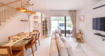 Villa Kolam Minimalis Pemandangan Gunung di Saraburi 12 Pax