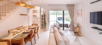Villa Kolam Minimalis Pemandangan Gunung di Saraburi 12 Pax