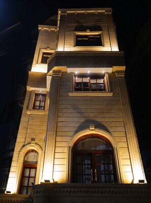 A building with a prominent arched entrance and multiple windows. - Madina Boutique Hotel  (Luxor)