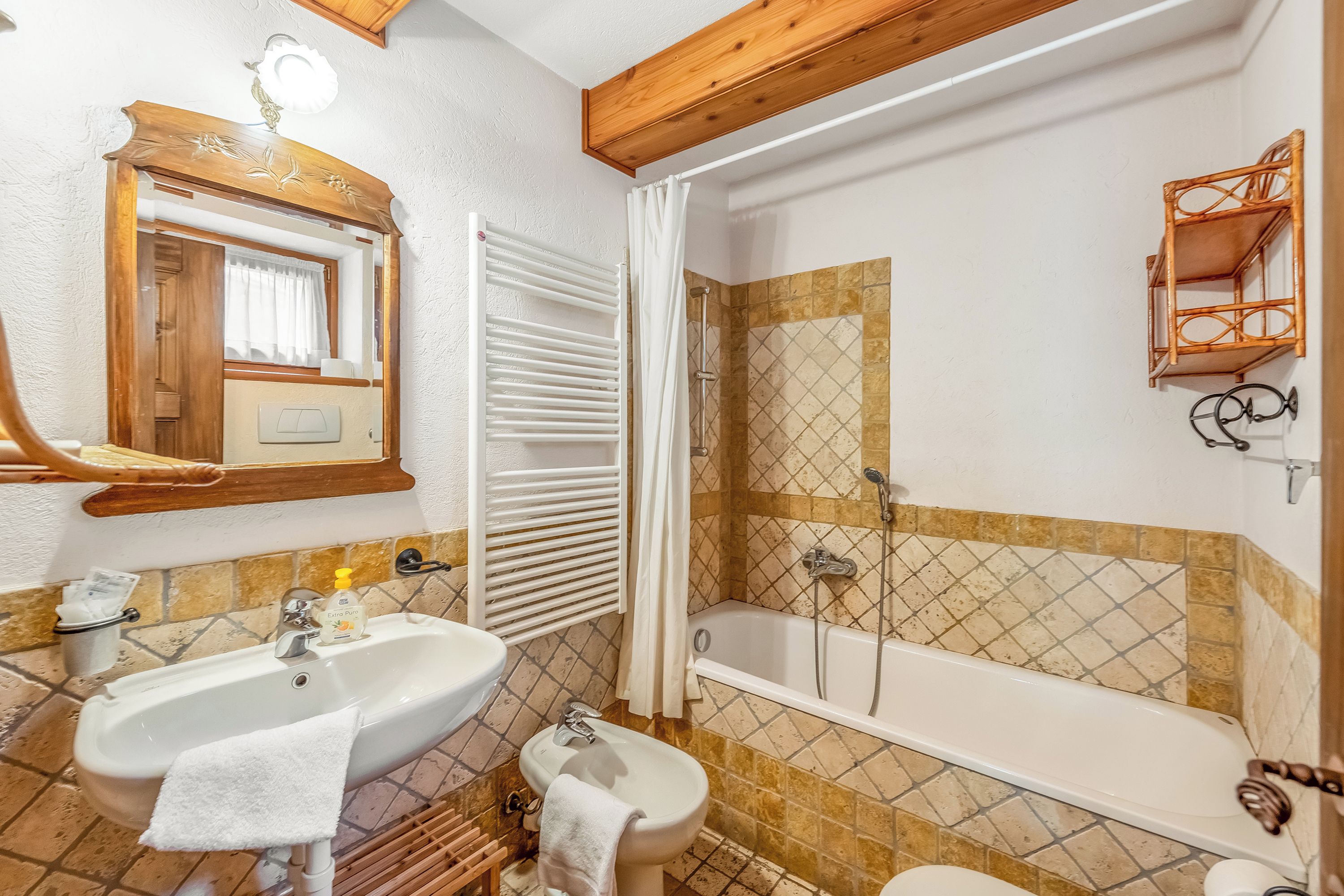 Family Apartment, 3 Bedrooms, 2 Bathrooms (Courmayeur Apartment X6 Parking) | Bathroom
