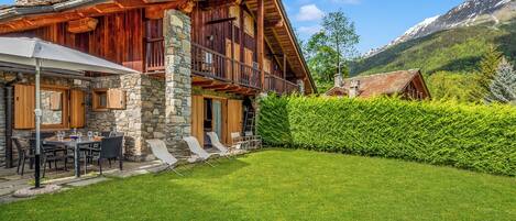 Departamento familiar, 3 habitaciones, 2 baños (Courmayeur Apartment X6 Parking) | Restaurante al aire libre