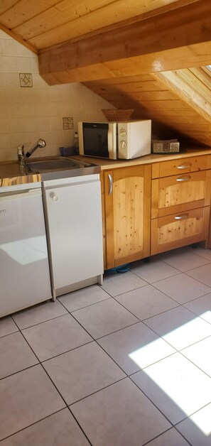 Fridge, microwave, coffee/tea maker, electric kettle