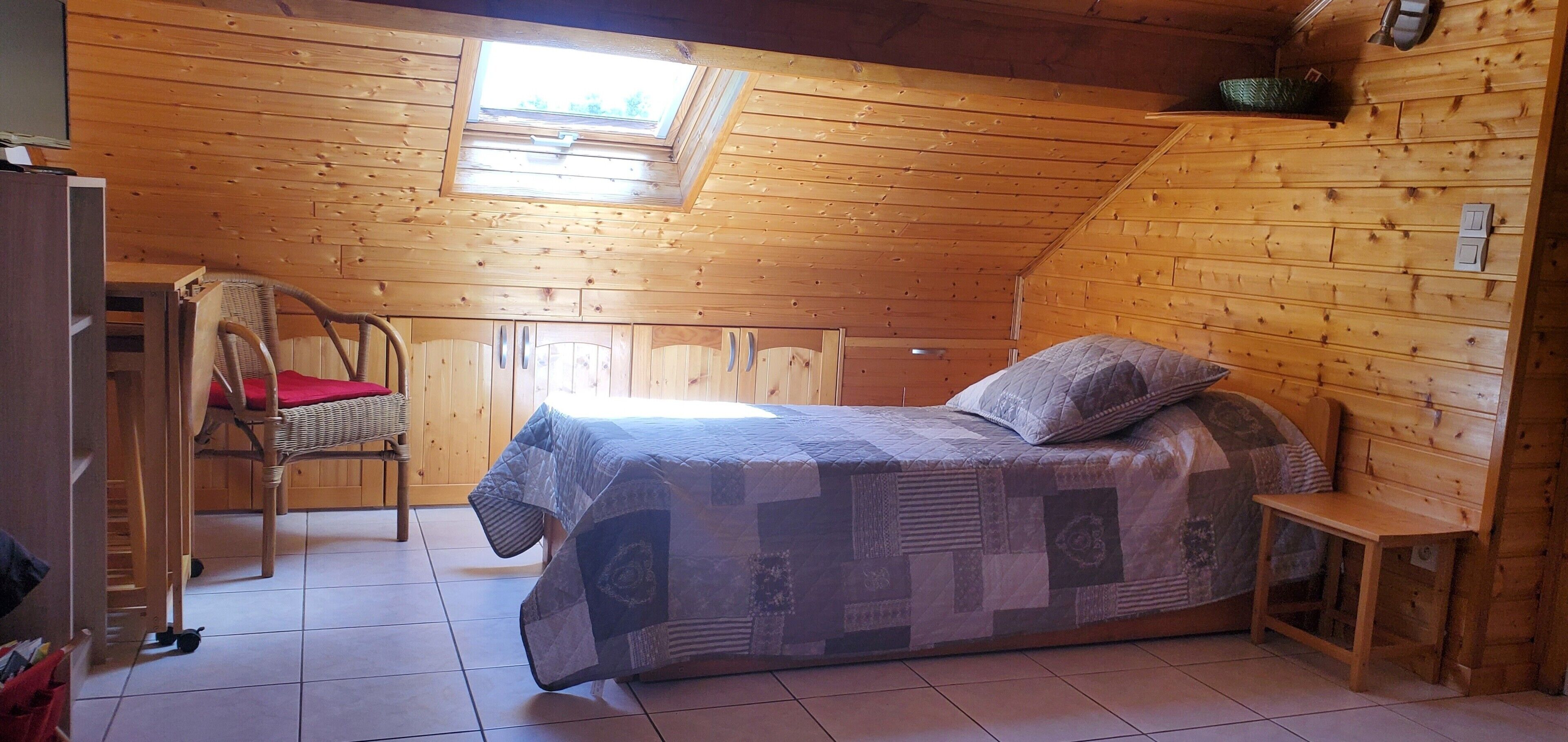 WiFi, bed sheets