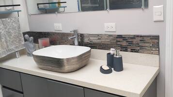 Apartment, 2 Bedrooms, Accessible, Terrace | Bathroom