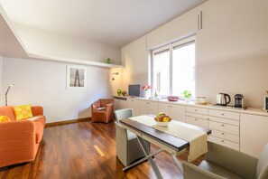 A modern apartment with a dining area, kitchen, and living space. - PALERMO, 14 – Garibaldi/Brera Modern Suite (Milan)