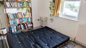 2 bedrooms, desk, free WiFi, bed sheets