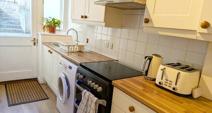 Modern terraced house in central Penryn