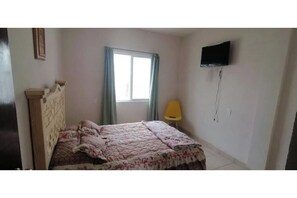 2 bedrooms, iron/ironing board, WiFi