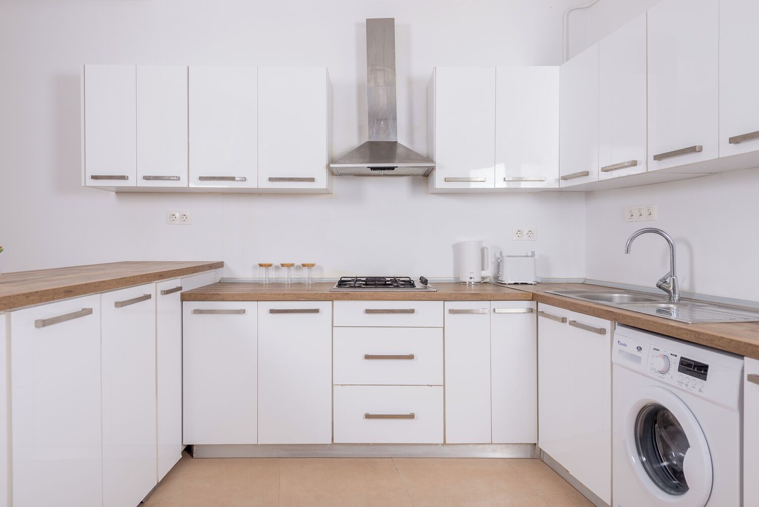 Apartment, Balcony | Private kitchen | Fridge, microwave, oven, stovetop
