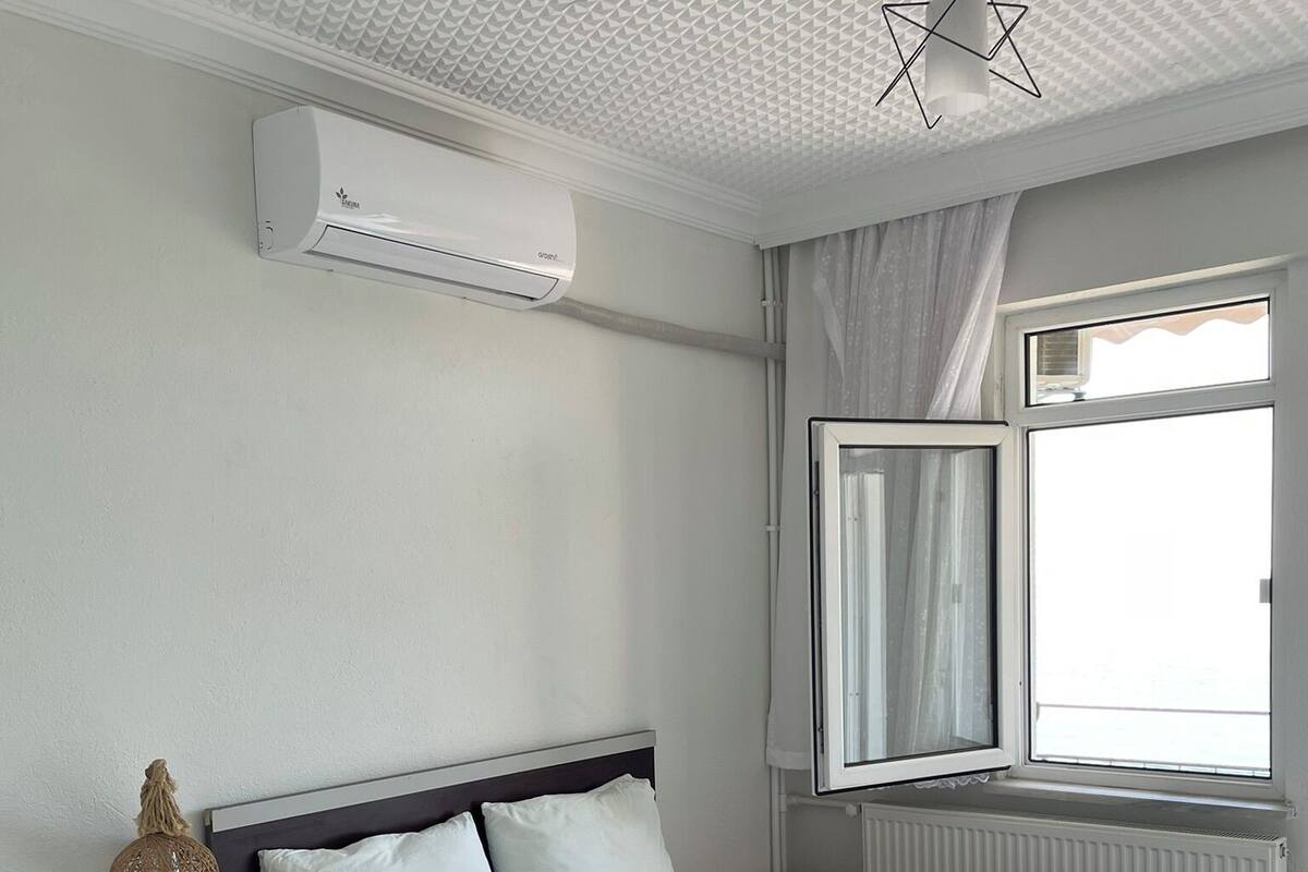 Minibar, free WiFi, bed sheets