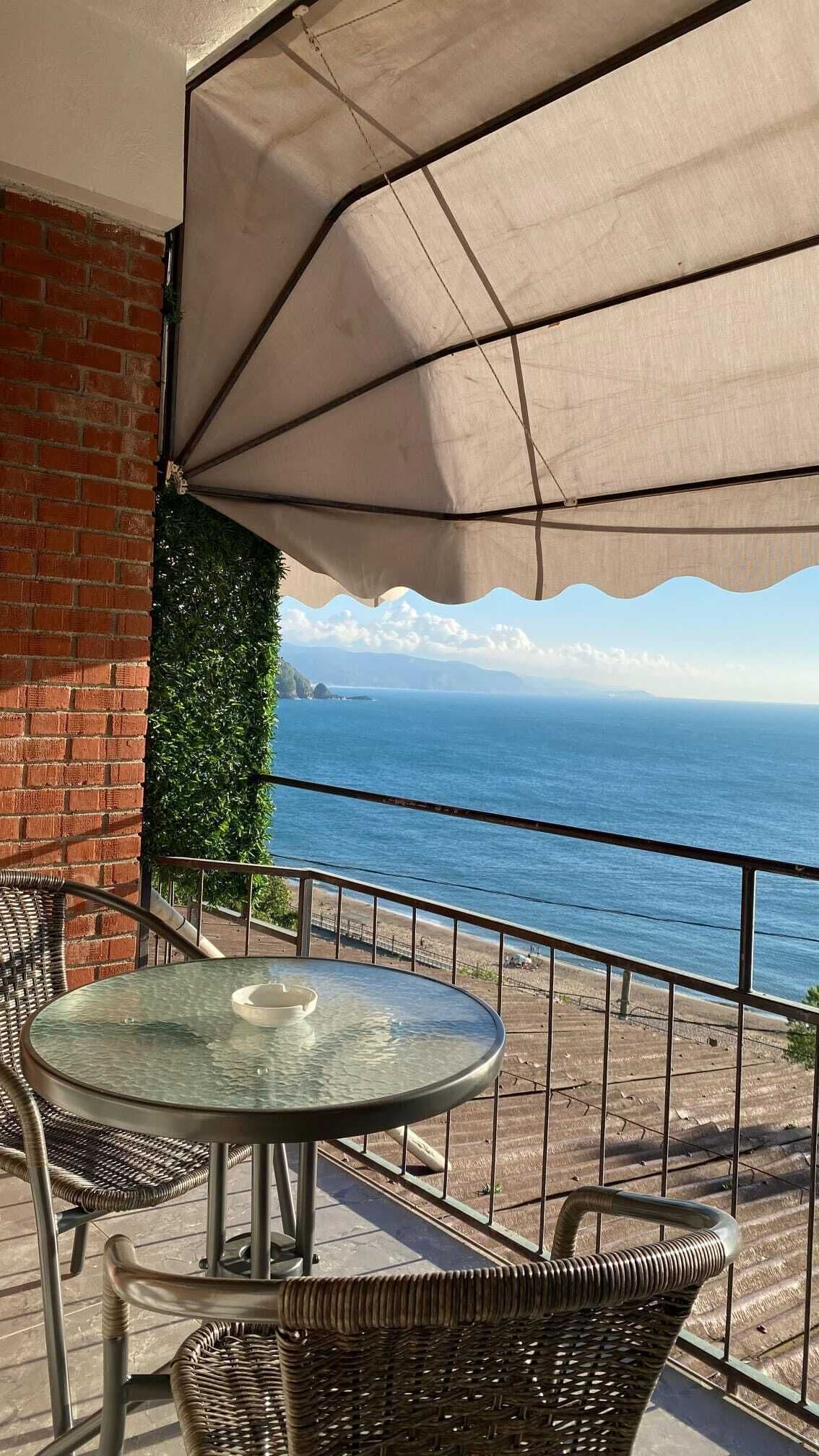 Habitación clásica, balcón, vistas al mar | Restaurante al aire libre