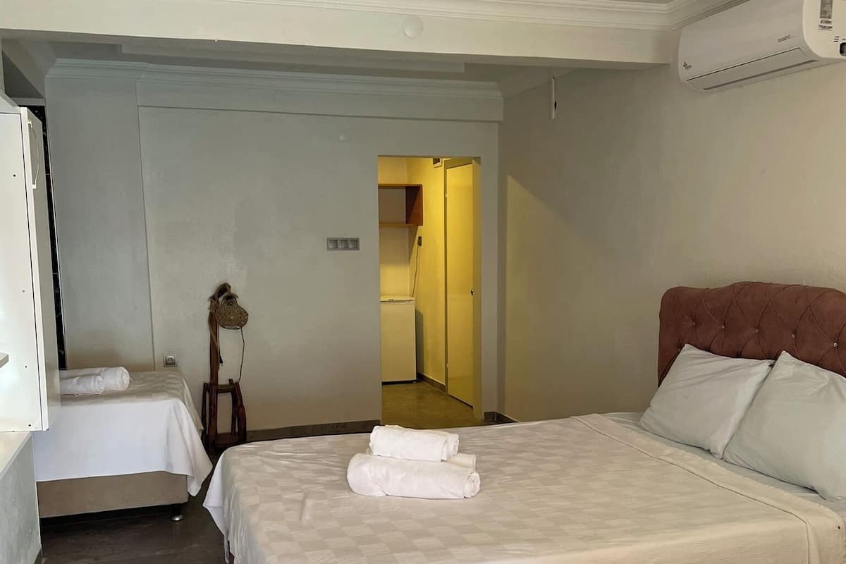 Kamar Quadruple Klasik, balkon, pemandangan laut | Minibar, Wi-Fi gratis, dan seprai linen
