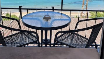 Kamar Klasik, balkon, pemandangan laut | Teras/patio