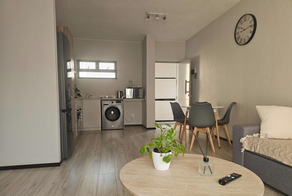 Living room - 1st Generation Style (Johannesburg)