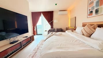 Luxury-Apartment, Balkon, Gartenblick