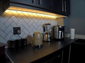 Full-sized fridge, microwave, oven, stovetop - Sitari Country Estate  (Cape Town)