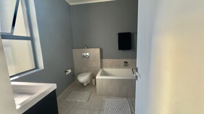Separate bathtub and shower, slippers, towels, soap - Sitari Country Estate  (Cape Town)