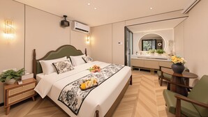 A modern hotel room with a bed, bedside table, nightstand, and a view into the bathroom. - Le Qin Courtyard Hotel (Beijing)