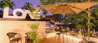 Le Qin Courtyard Hotel
