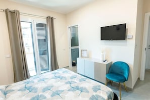 Una scrivania, postazione laptop, Wi-Fi gratuito