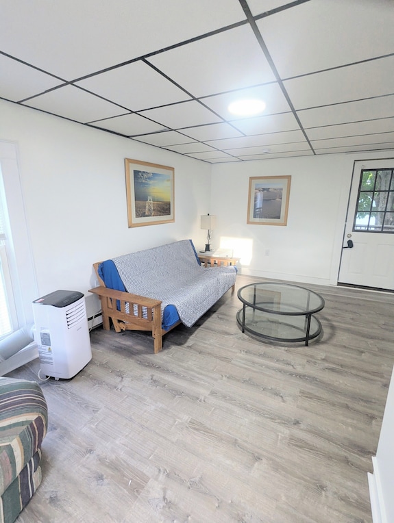 Newly Renovated, Pet Friendly 2 Bd Apartment, 10 Minute Walk To The Beach<br>- 2 Bd Unit On The First Floor<br>- Free Parking For 2 Cars<br>- 2 Queen Beds <Br>- Fast Fiber Wifi<br>- Acs <Br>- Pet Friendly<br>- Old Building You May Hear Your Neighbor - Ferry Beach State Park, Saco