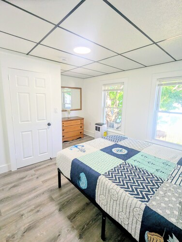 newly renovated, pet friendly 2 BD apartment,  10 minute walk to the beach