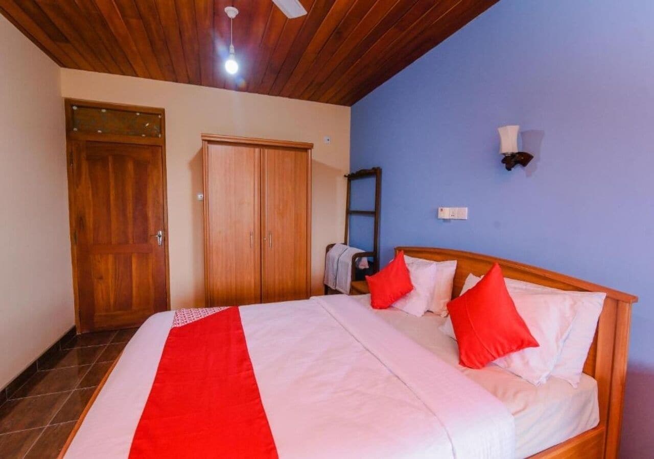 Standard Triple Room | Desk