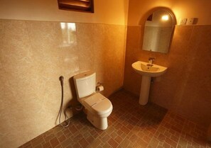 Standard Triple Room | Bathroom | Shower, towels, soap, toilet paper - Blue Haven Hotel (Kandy)